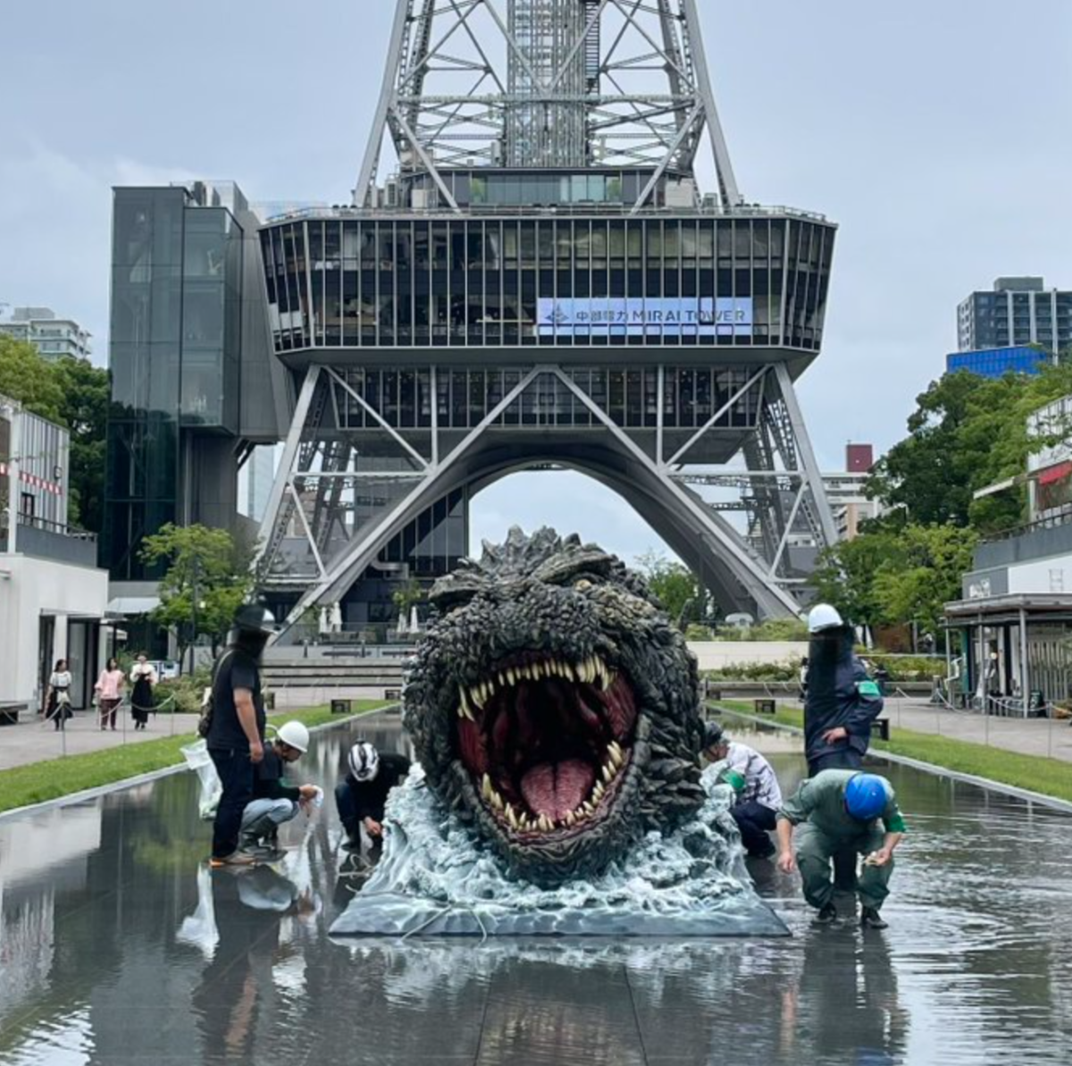 哥佬襲來登陸！ 名古屋中部電力MIRAI TOWER期間限定「哥吉拉水上雕像」展示