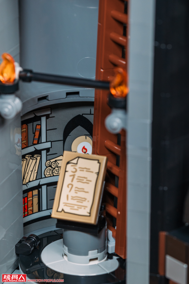 LEGO 10333「魔戒:巴拉多」開箱報告 高達 83 公分的黑鐵巨城!