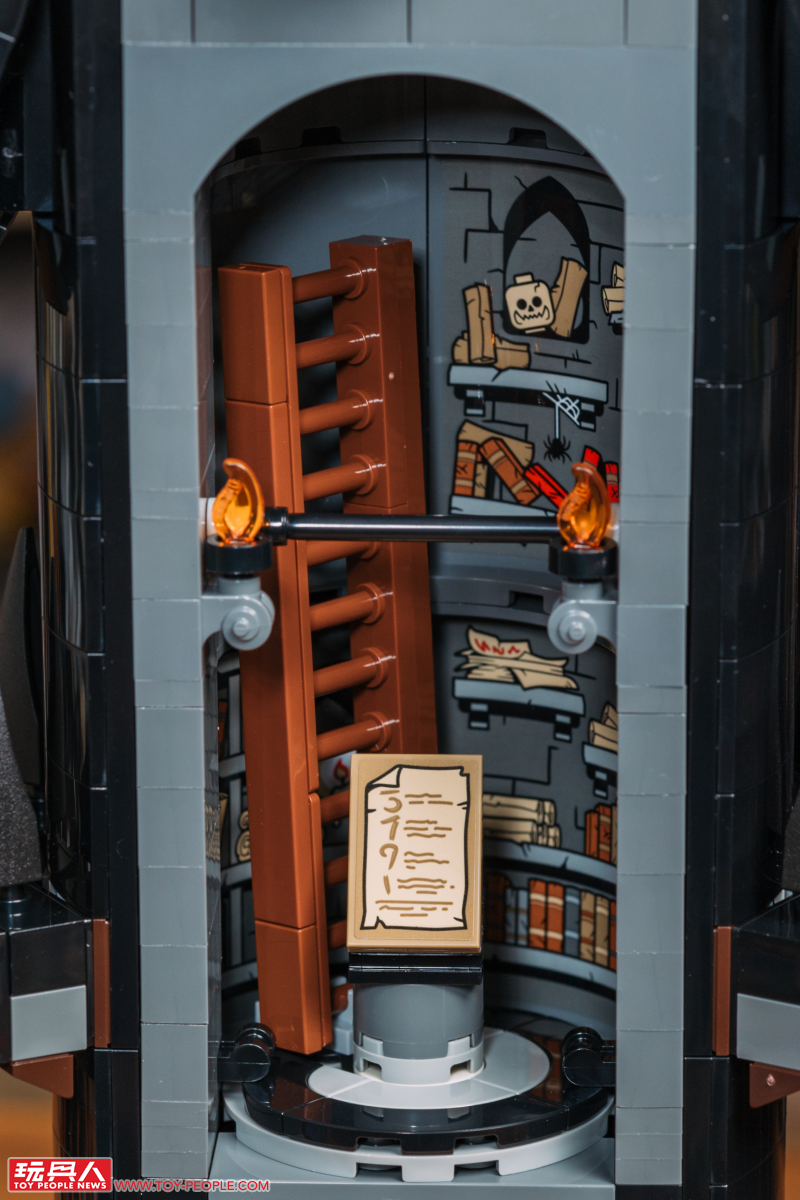 LEGO 10333「魔戒:巴拉多」開箱報告 高達 83 公分的黑鐵巨城!