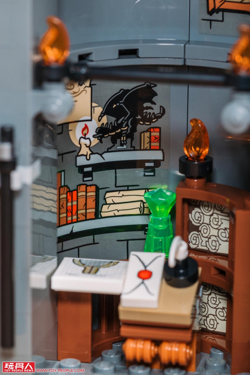 LEGO 10333「魔戒:巴拉多」開箱報告 高達 83 公分的黑鐵巨城!