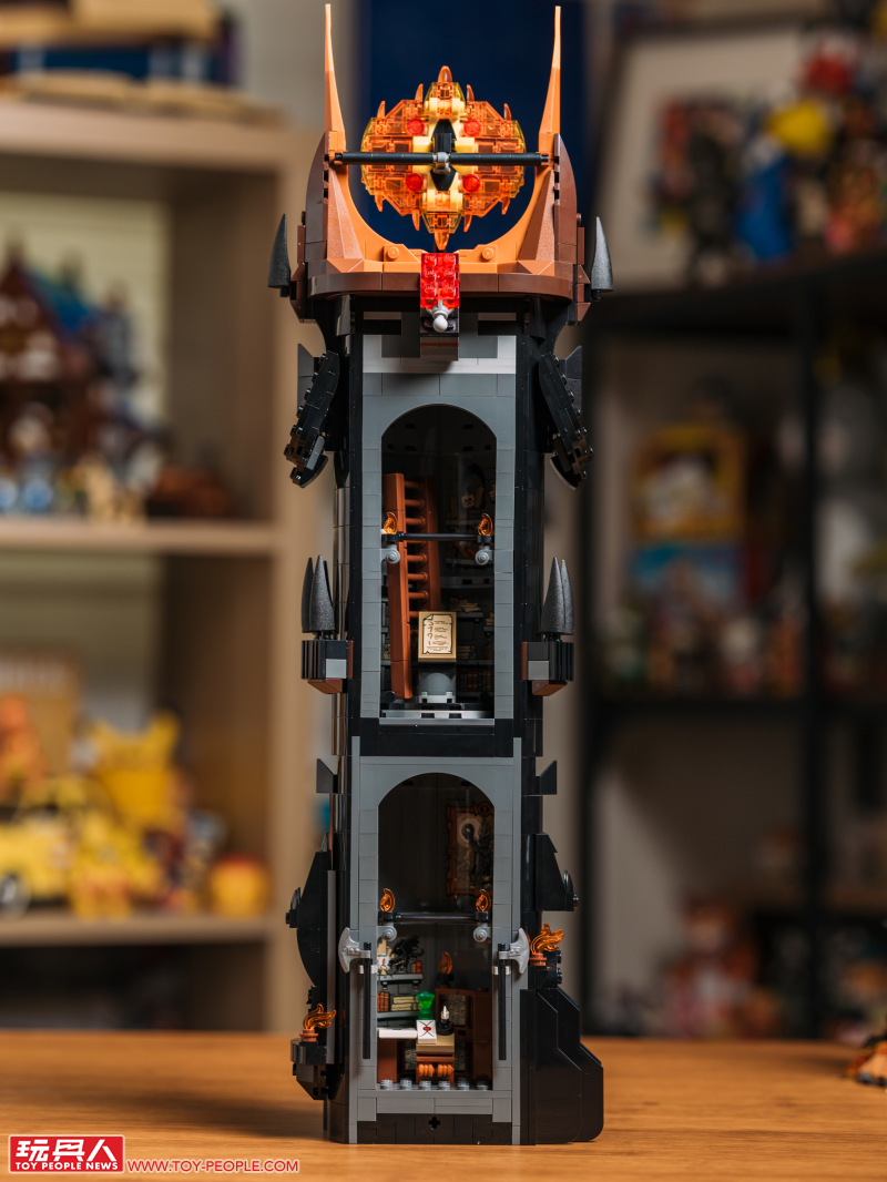 LEGO 10333「魔戒:巴拉多」開箱報告 高達 83 公分的黑鐵巨城!