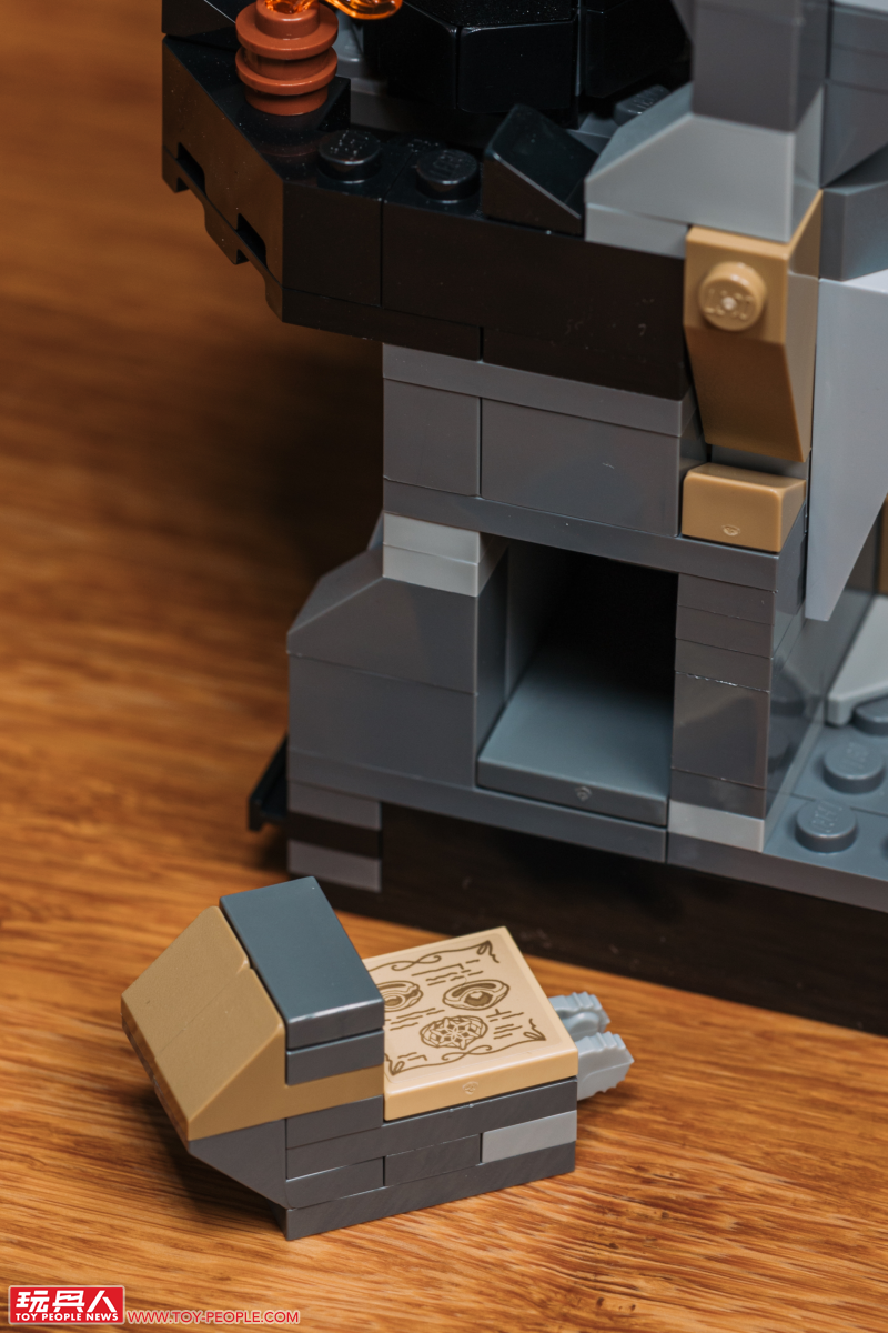 LEGO 10333「魔戒:巴拉多」開箱報告 高達 83 公分的黑鐵巨城!