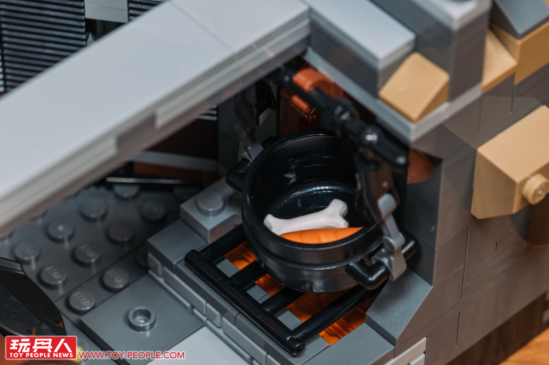 LEGO 10333「魔戒:巴拉多」開箱報告 高達 83 公分的黑鐵巨城!