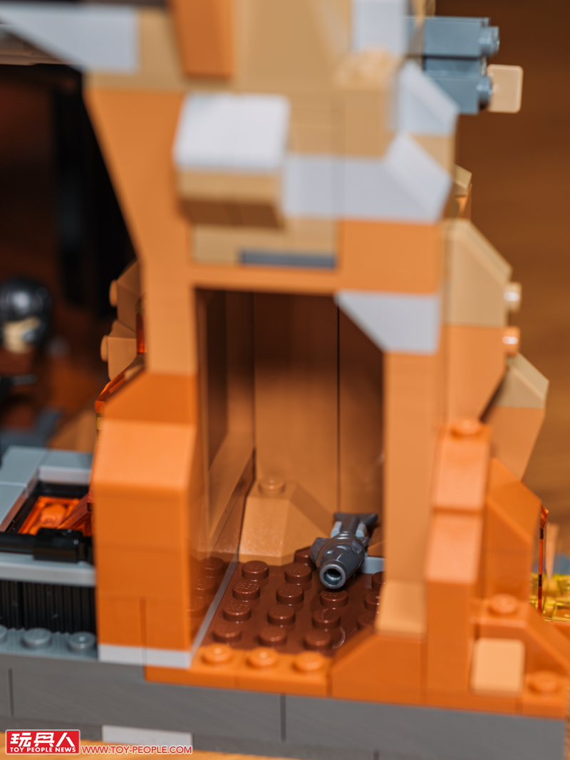 LEGO 10333「魔戒:巴拉多」開箱報告 高達 83 公分的黑鐵巨城!