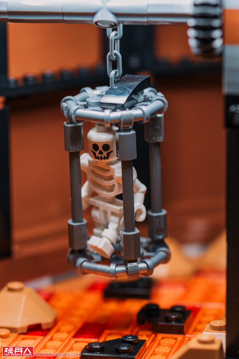 LEGO 10333「魔戒:巴拉多」開箱報告 高達 83 公分的黑鐵巨城!