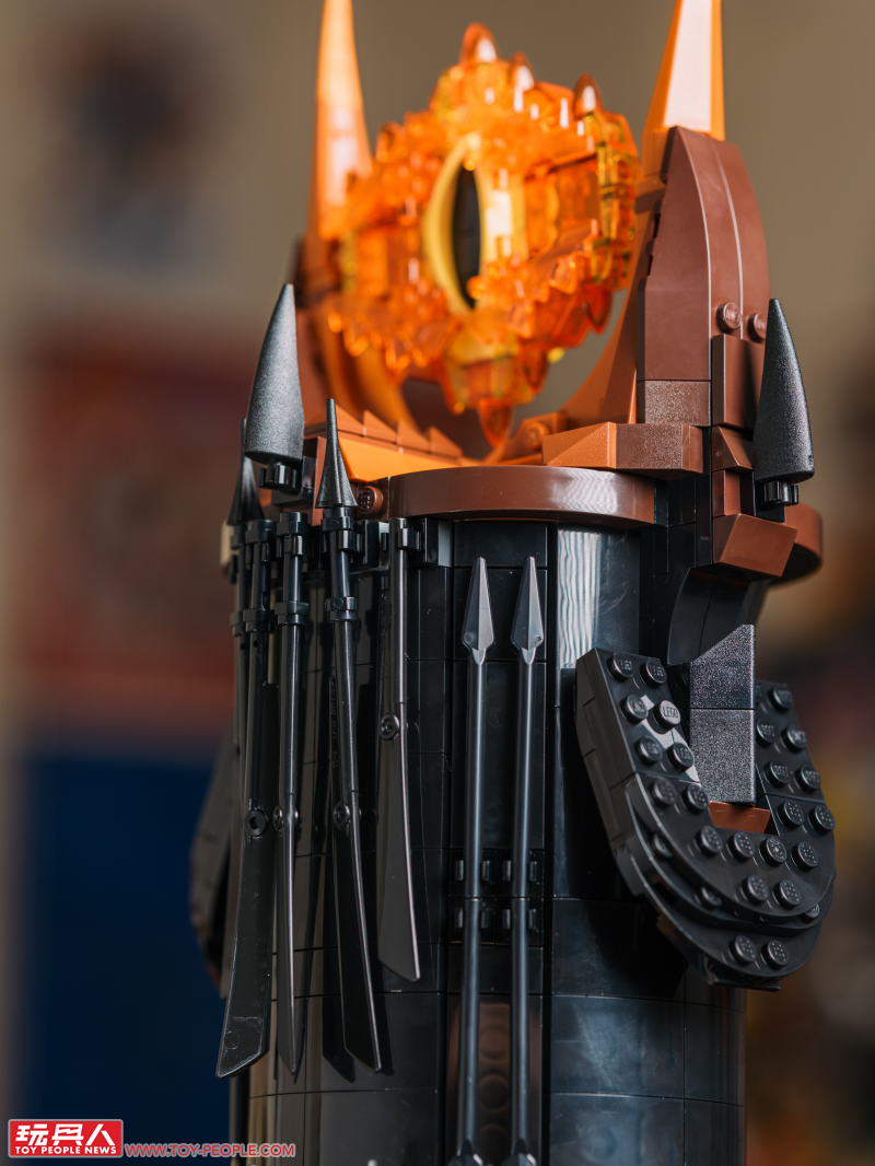 LEGO 10333「魔戒:巴拉多」開箱報告 高達 83 公分的黑鐵巨城!