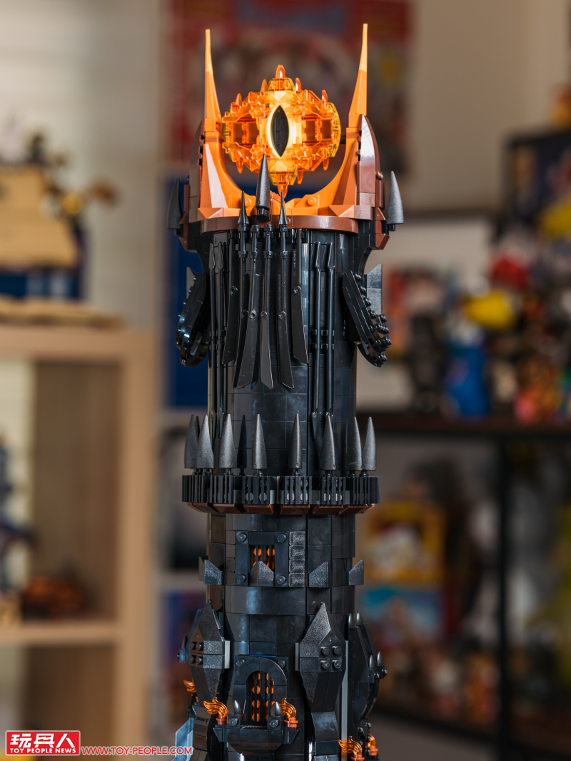 LEGO 10333「魔戒:巴拉多」開箱報告 高達 83 公分的黑鐵巨城!