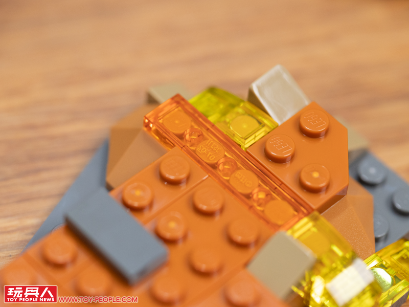LEGO 10333「魔戒:巴拉多」開箱報告 高達 83 公分的黑鐵巨城!