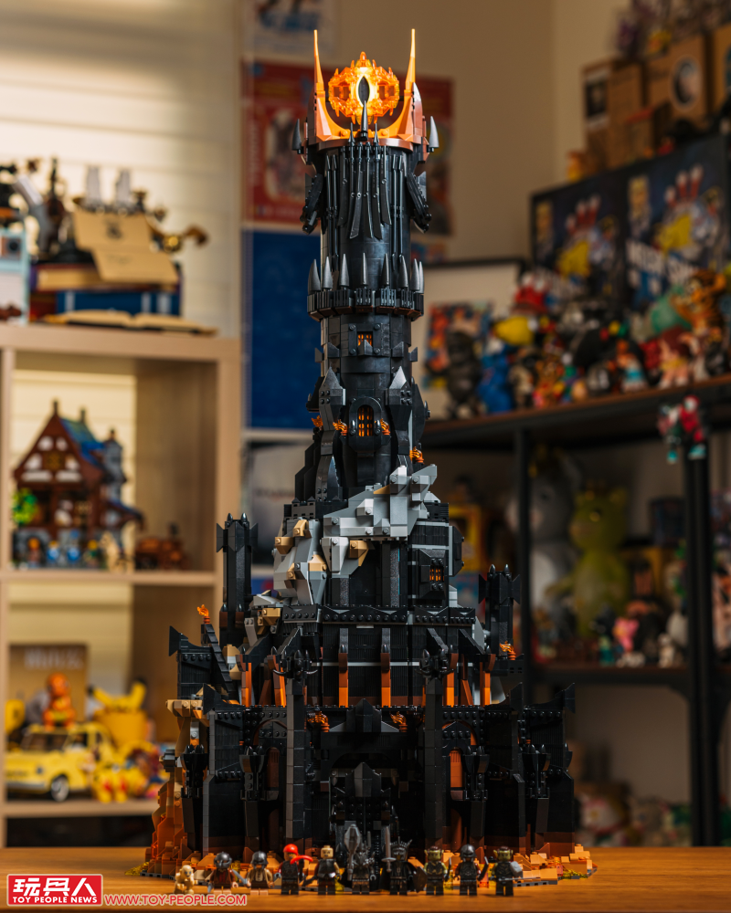 LEGO 10333「魔戒:巴拉多」開箱報告 高達 83 公分的黑鐵巨城!