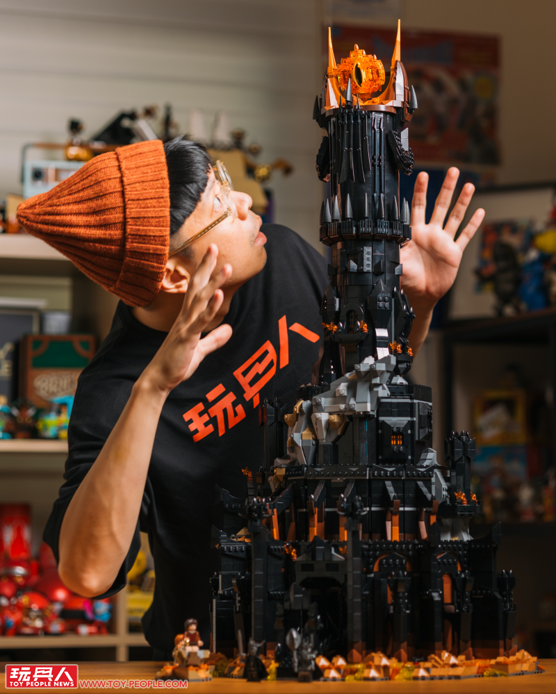 LEGO 10333「魔戒:巴拉多」開箱報告 高達 83 公分的黑鐵巨城!