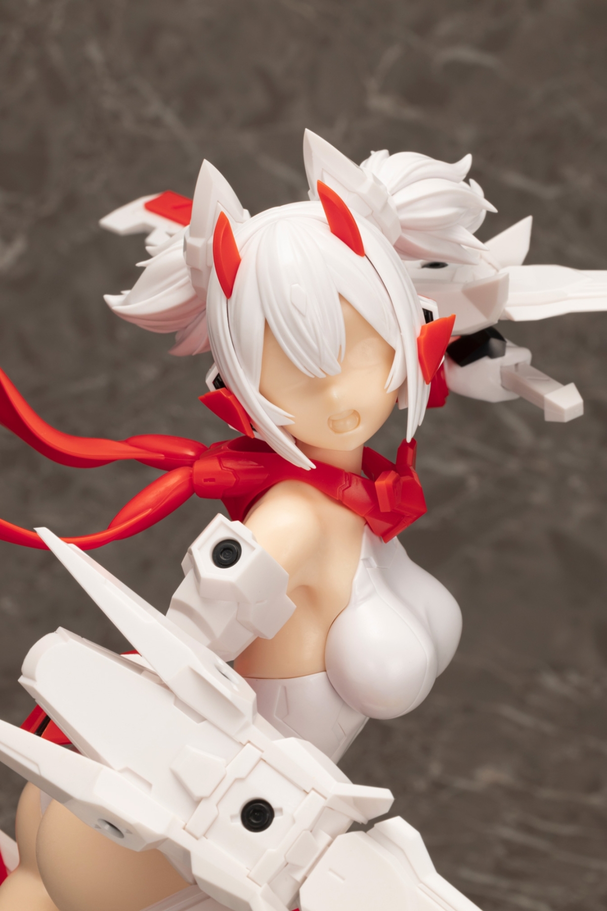 女神裝置「朱羅 忍者 模型家限定版 2/1比例模型」可自行上色、組裝 PVC 零件的特殊版本！