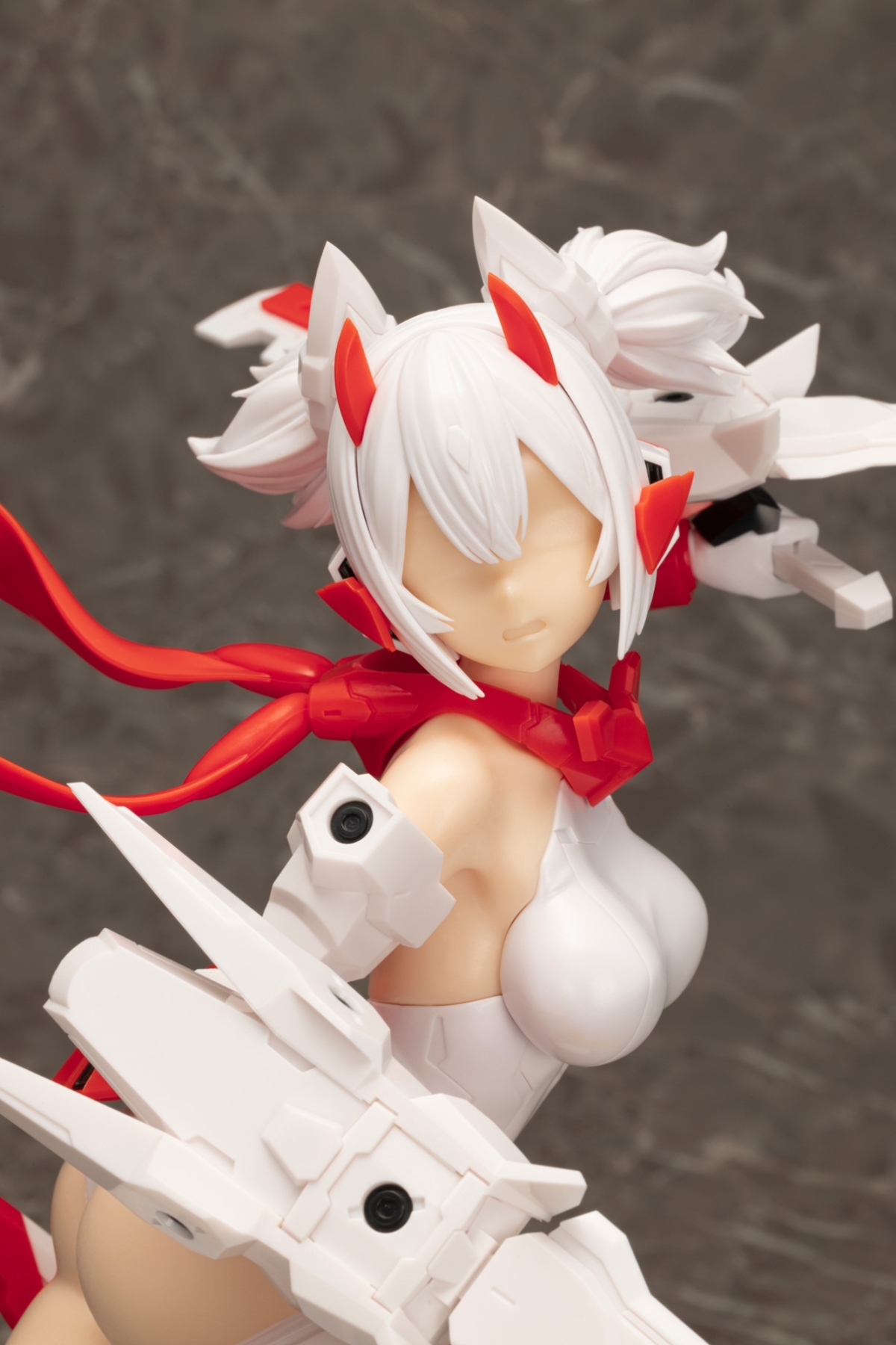 女神裝置「朱羅 忍者 模型家限定版 2/1比例模型」可自行上色、組裝 PVC 零件的特殊版本！