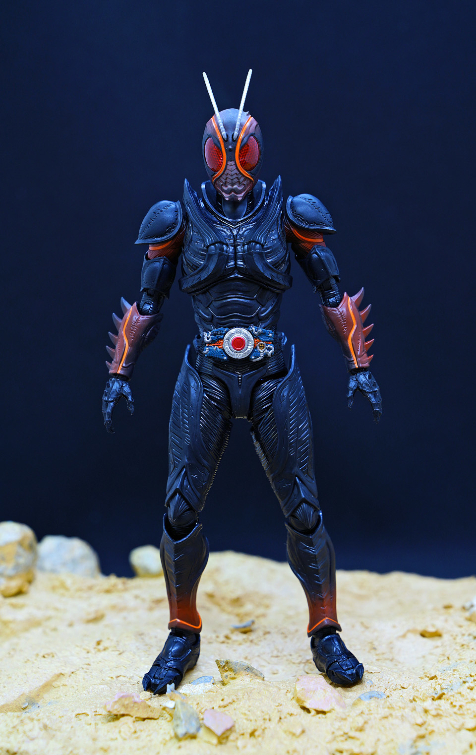 [D.M.S. 玩具報告]   另一位「創世王」- S.H.Figuarts 幪面超人 Black Sun  (FIRST HENSHIN Ver.)
