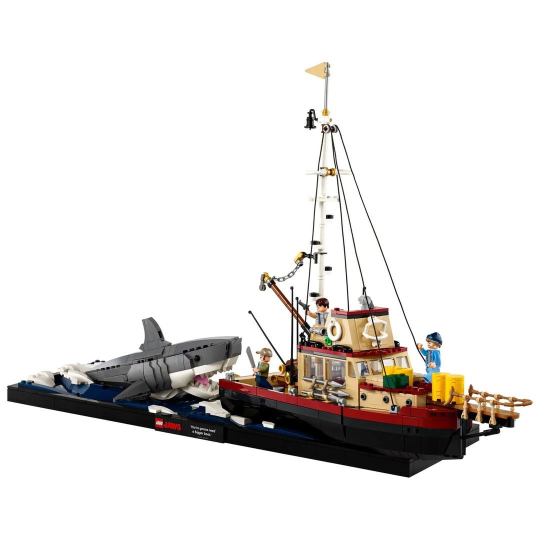 LEGO 21350 Ideas 系列「大白鯊」（Jaws）能以兩種方式展示致命掠食者布魯斯！