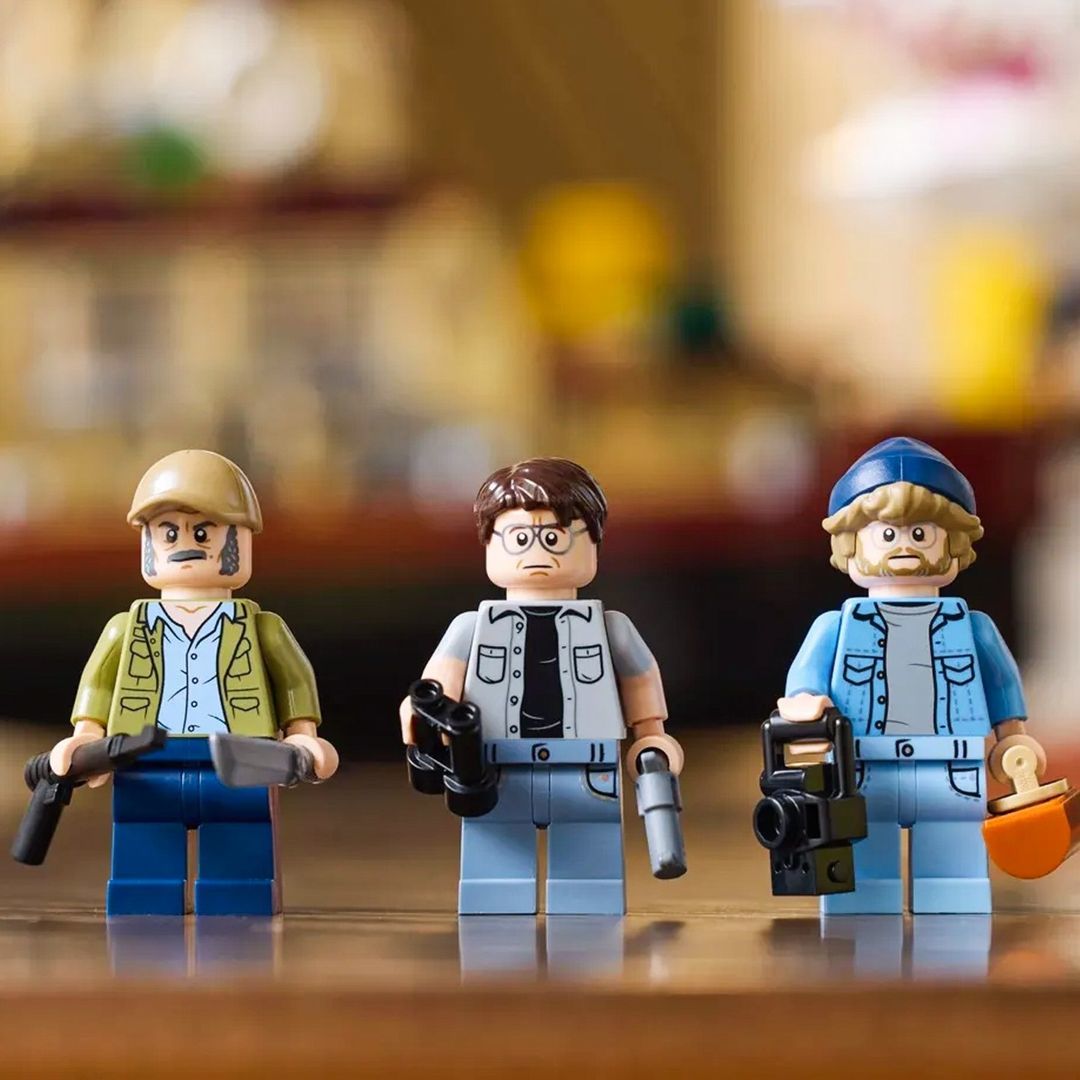 LEGO 21350 Ideas 系列「大白鯊」（Jaws）能以兩種方式展示致命掠食者布魯斯！