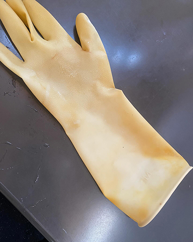 無印良品橡膠手套破了怎麼辦？推特網友分享神奇再利用方法突破 210 萬觀看大讚「太厲害！」