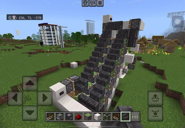 《Minecraft》玩家製作的「電扶梯」意外變成超荒謬機械　網友笑噴「慢慢來很有趣ｗ」「笑死我了w」