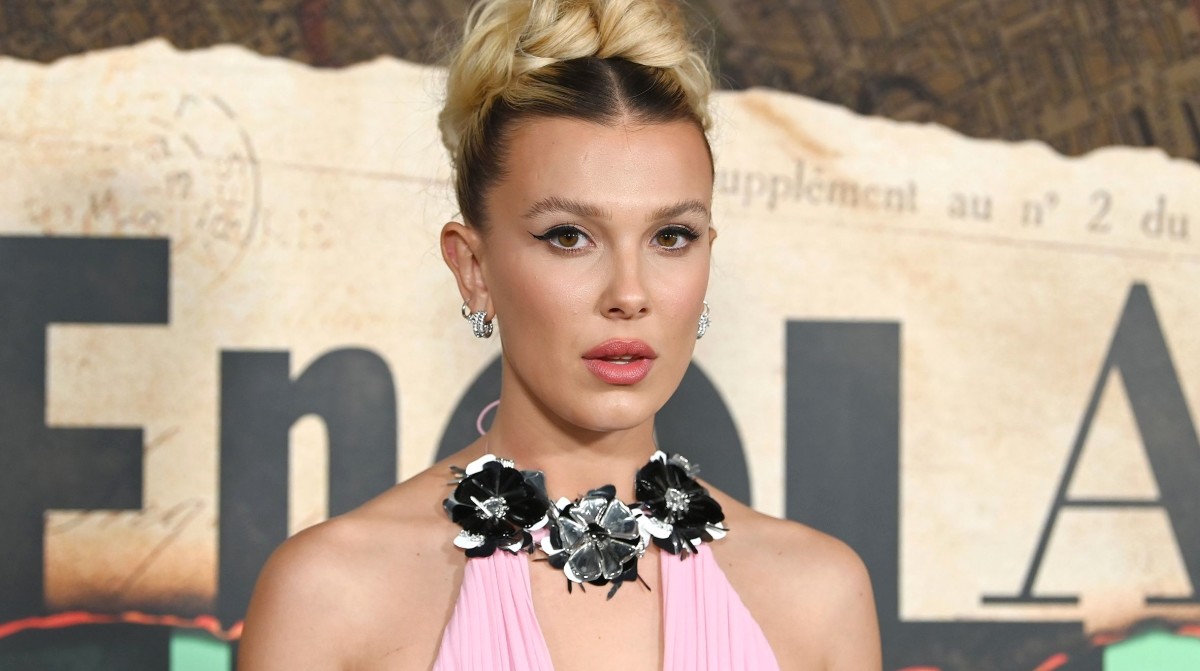 米莉芭比布朗繼《怪奇物語》後再拍 Netflix 影集！化身「通靈少女」二度聯手羅素兄弟導演檔