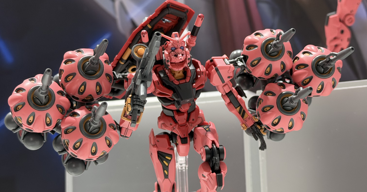 鋼彈GQuuuuuuX『HG 1/144 紅色鋼彈用 擴充零件組』終於集齊 6 架無人攻擊機、再現經典「最後射擊」姿勢！