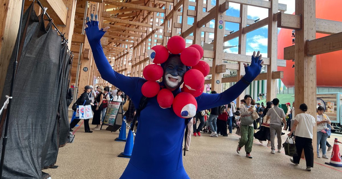 日作家在世博Cos脈脈爆紅被稱「脈脈爸爸」 結果被孩子幼稚園老師認出掀爆笑熱議