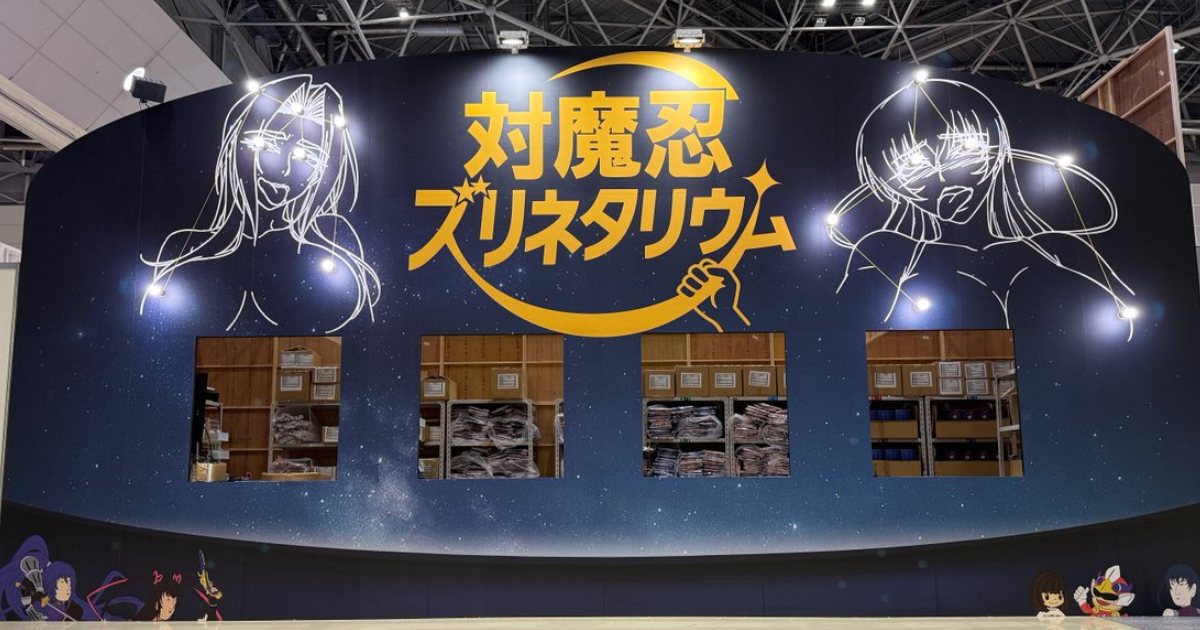 C107《對魔忍》攤位視覺用「星象儀」設計還有阿嘿顏達摩  網友笑：這設計真健全！