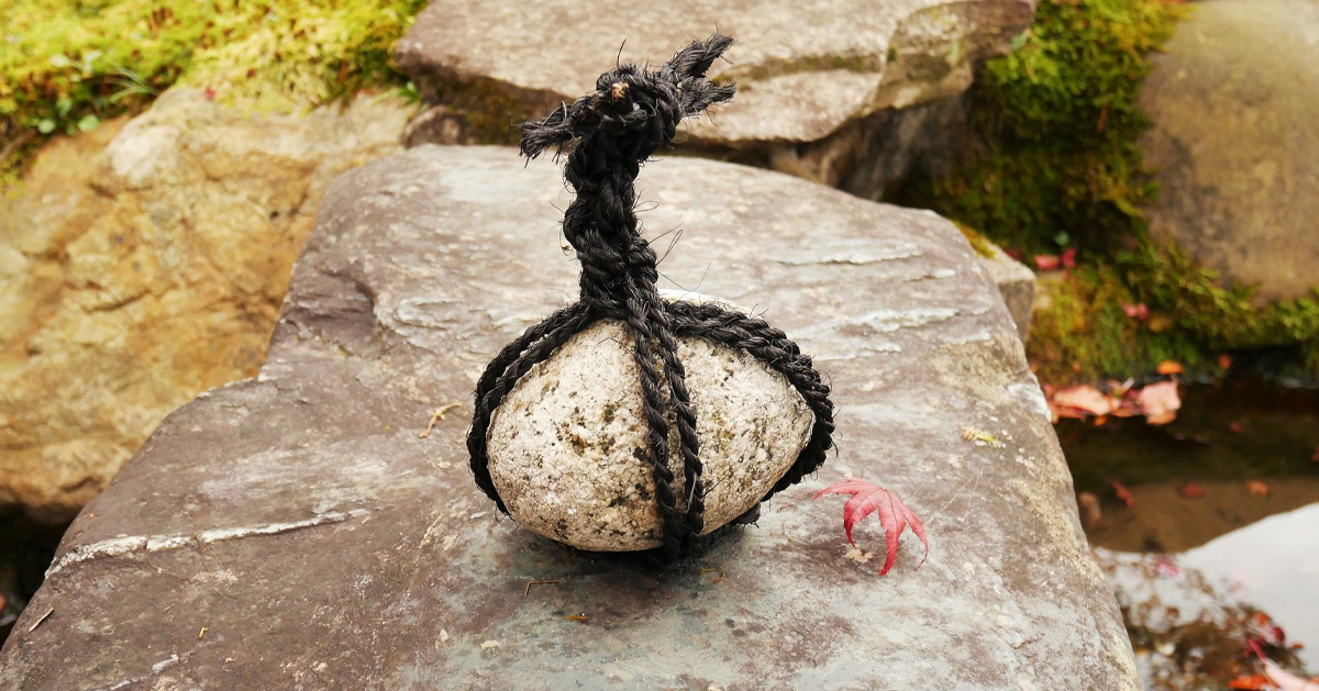 Don't Step Over That Tied Stone in Japanese Gardens! It's Not Just Decoration, Netizens Warn