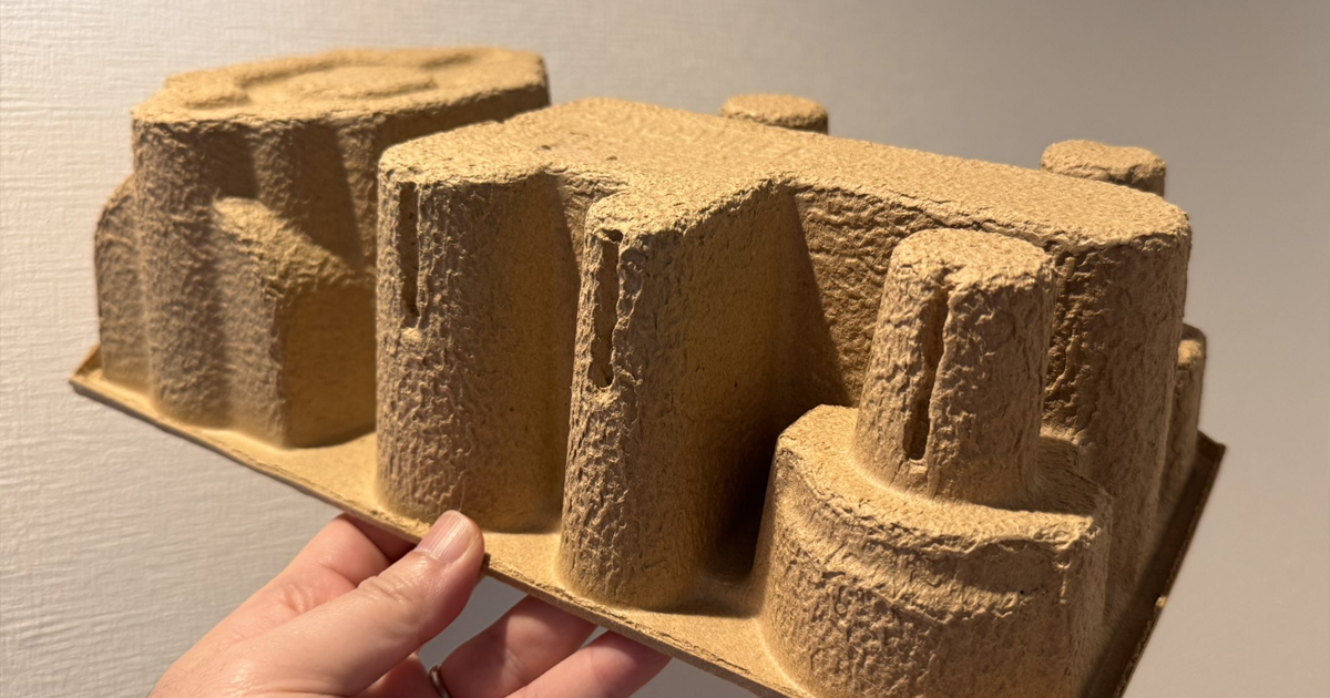 Hair Dryer Packaging Flips into a "Star Wars" Tatooine Street View? Japanese Netizens Show Off Their Upcycled Pulp Packaging Creations
