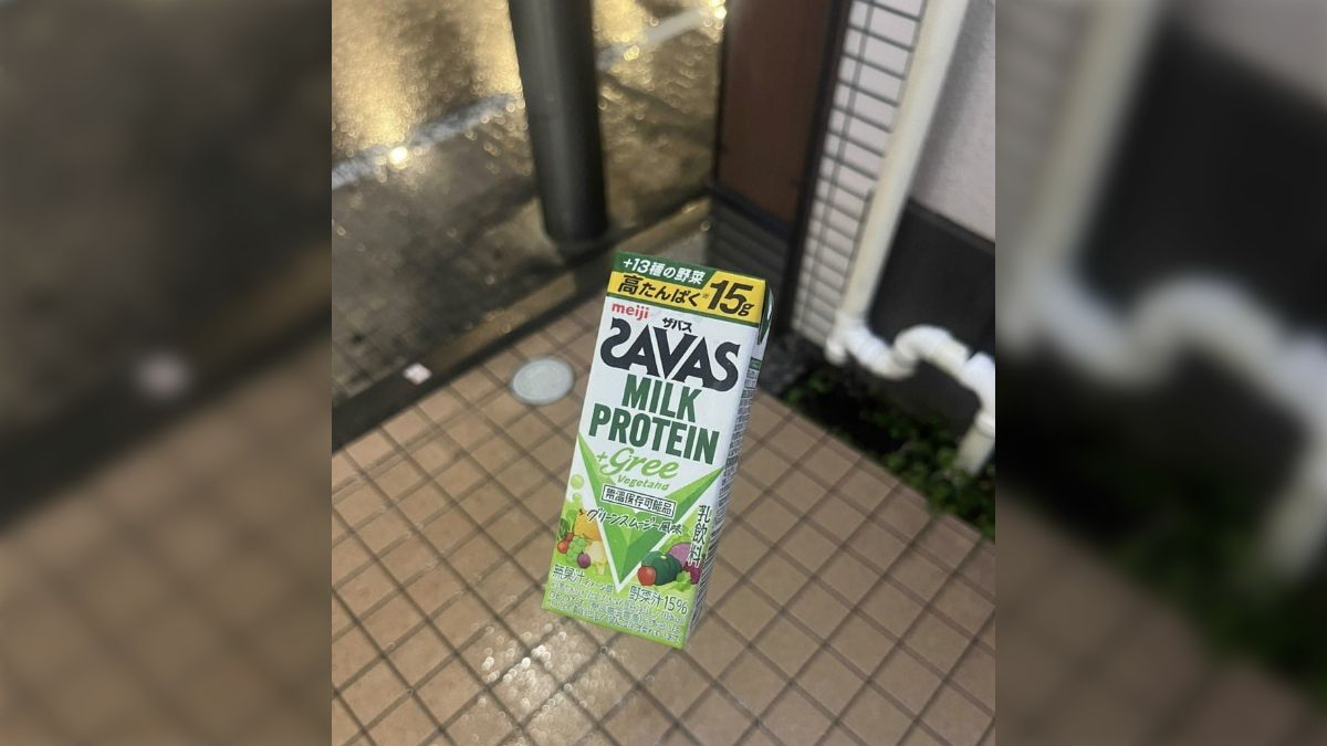 一張乳清蛋白照片意外爆紅讓網友全歪樓 戲稱：這根本《惡靈古堡》的道具檢視畫面