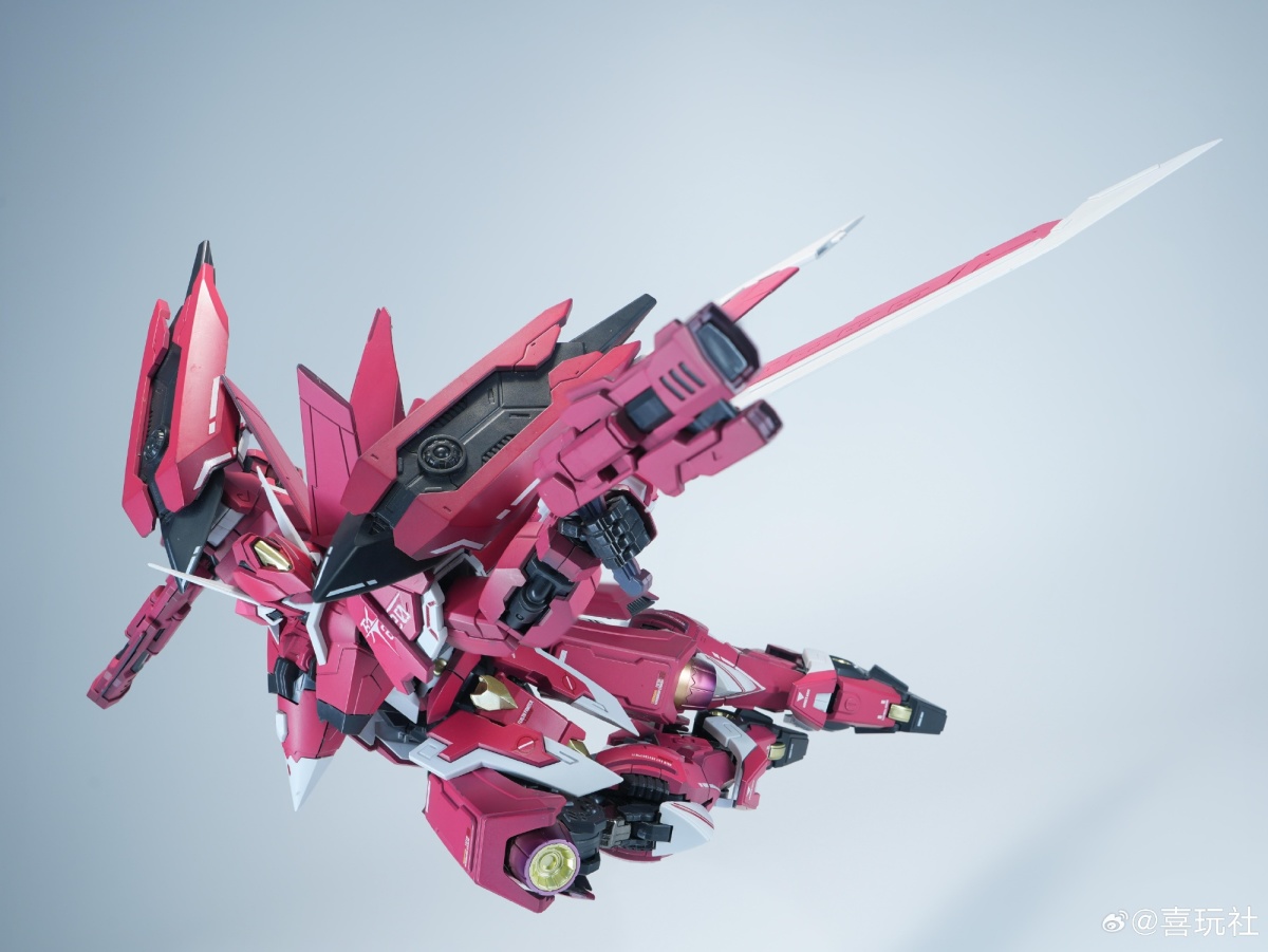 X-PLAY「J-20 龍魂戦機シリーズ 蒼威 燼赤鎏金版」塗装済みモデル試作