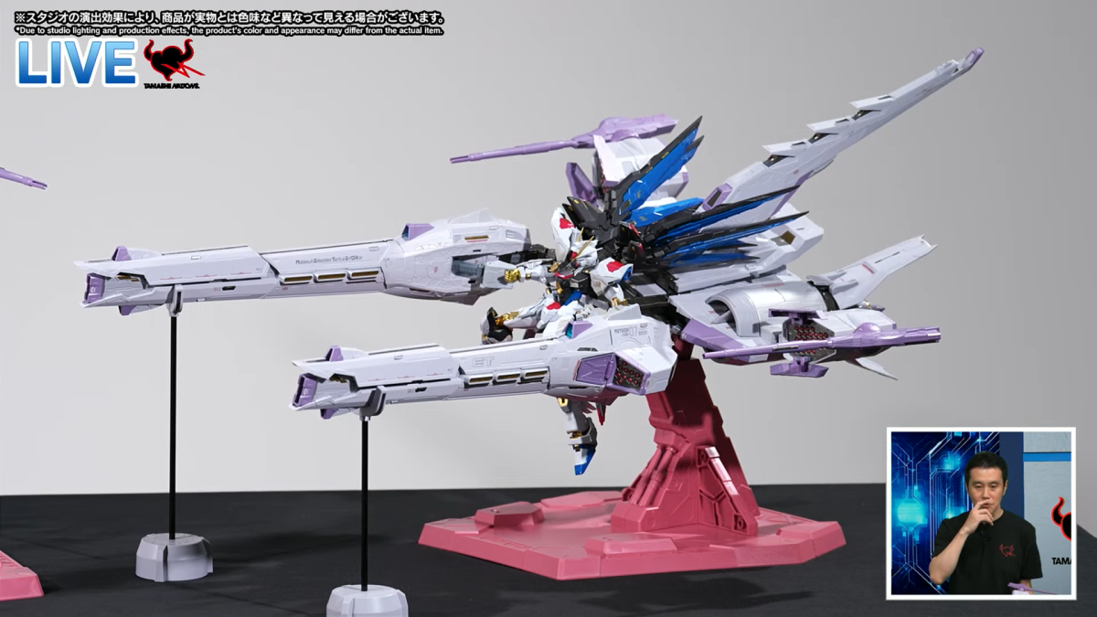 大剣を振るう赤い機影が登場！『METAL BUILD ストライクルージュ
