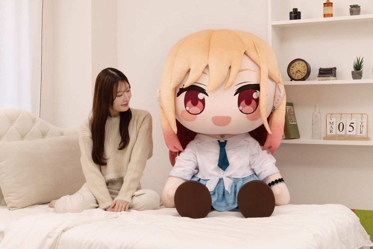 TAITO's Exclusive DoQute "My Dress-Up Darling" Marin Kitagawa Plush Stands a Whopping 100cm Tall!