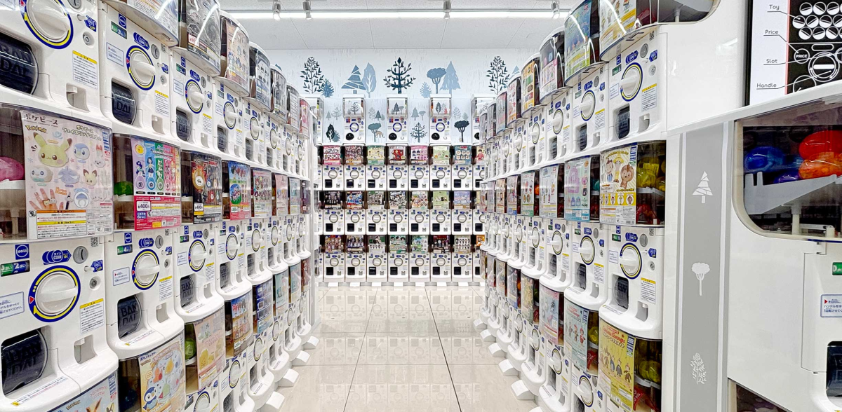 なぜ今「カプセルトイ専門店」が急増？ あるXユーザーの投稿が話題に――『これは刹那的な幸せを求める現代社会の縮図』
