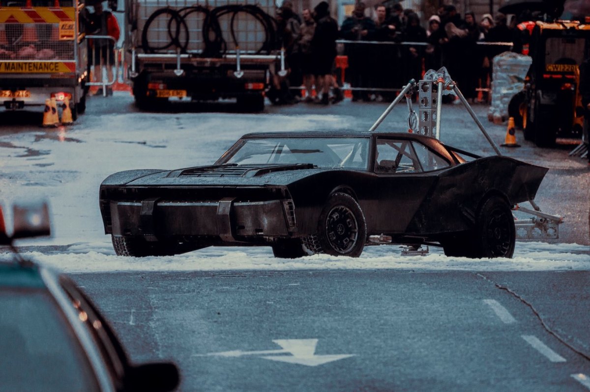 THE BATMAN PART II: Batmobile Tears Through Snowy Gotham Set; GCPD Chase Fuels Court of Owls Speculation