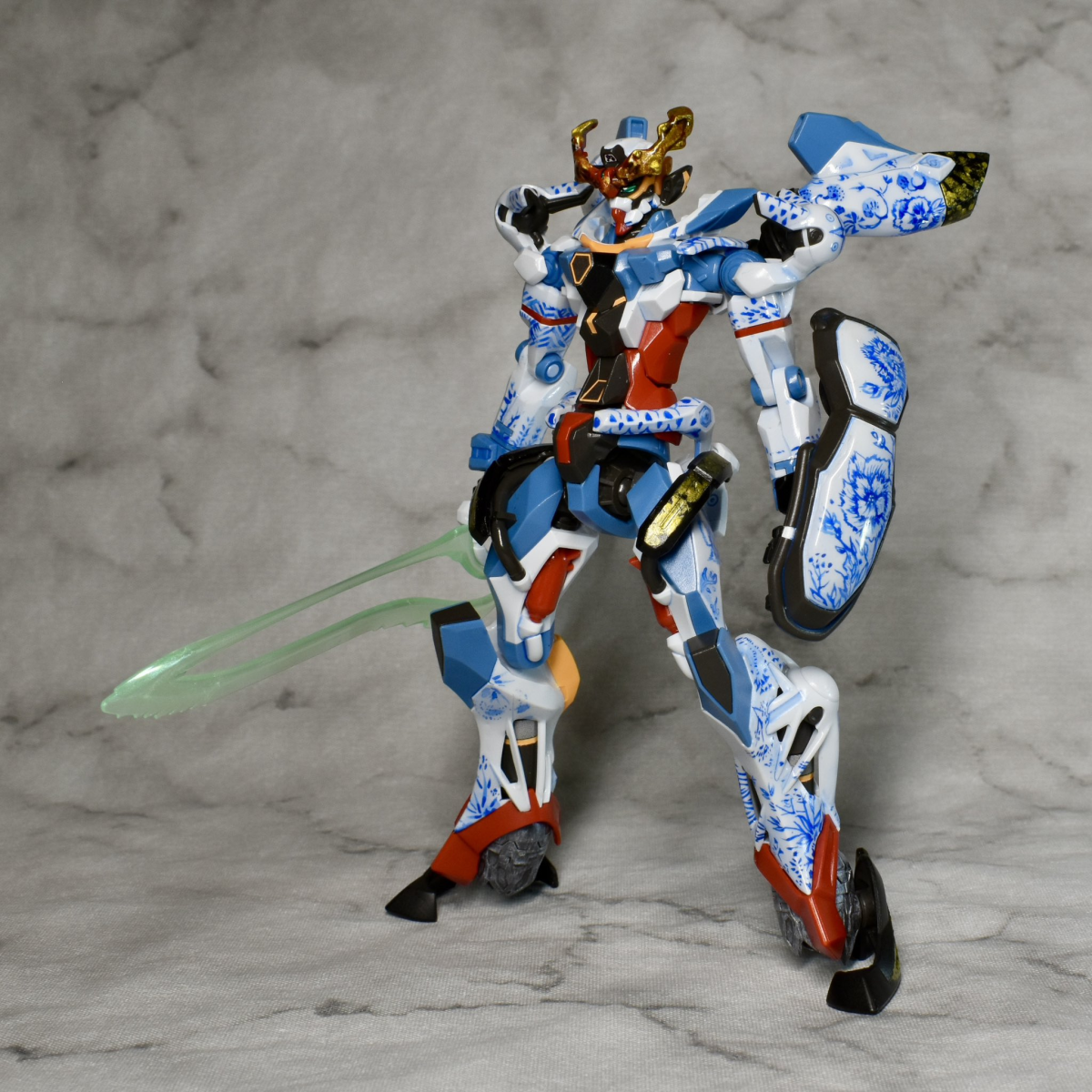 赤いガンダム✕ジオング」だと！？ 2つの機体をミキシングした魔改造