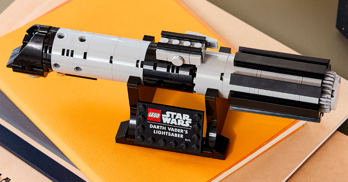 LEGO Star Wars 40897「達斯．維達的光劍」拼出黑武士招牌光劍握柄！