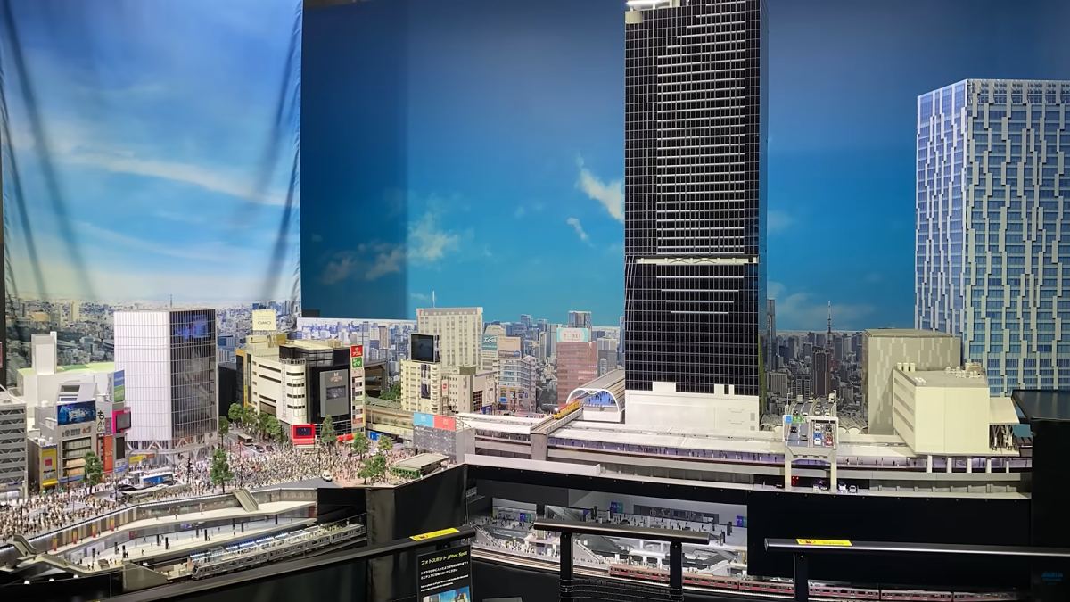 半年がかりで渋谷を完全再現！鉄道も走る超絶ジオラマに度肝を抜かれる！
