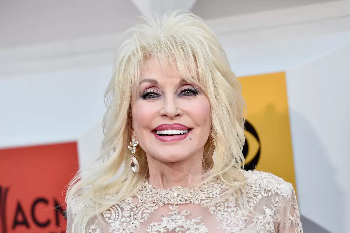 Dolly Parton Battled Cancer in Secret, Even From Family; Sister Reveals Why: "She Didn't Want Anyone to Be Sad"