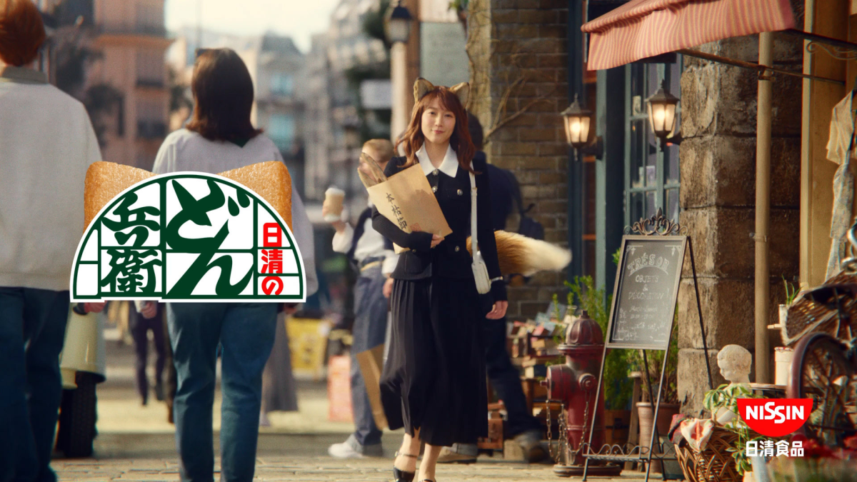 吉岡里帆さんのどんぎつねが日清のどん兵衛CMに元気いっぱい登場！ 新