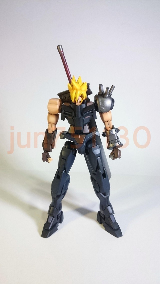 【玩具人。洪俊賢。投稿】FFVII 克勞德(Dissidia) HG 1/144 00 GUNDAM 改造