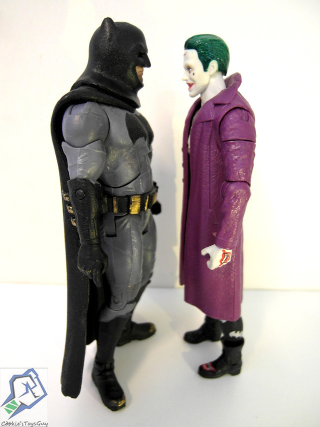 【玩具人。Cookie’s Toys Guy。投稿】 Mattel DC Comics Multiverse 6吋 蝙蝠俠可換裝與自殺突擊隊 SDCC 限定小丑