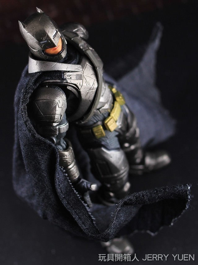 [開箱玩評] MAFEX BVS Armored Batman