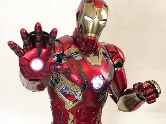 【玩具人。法蘭西斯。投稿】Hot Toys 復仇者聯盟2：奧創紀元 1/4 比例 鋼鐵人馬克45 開箱分享